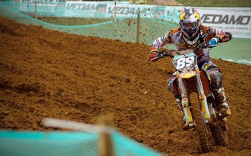 星海体育直播_NBA快攻盛宴，克尼佩尔鬼魅传球引领米勒空接暴扣锁定胜局