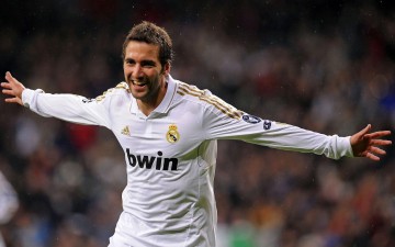 星海体育网页版：圣诞言论点燃战火，拉波尔塔与弗洛伦蒂诺隔空交锋，巴萨皇马关系紧张引球迷热议西甲联赛动态